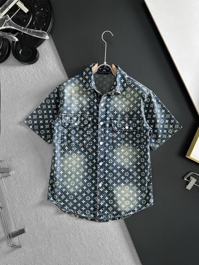 Lv Louis Vuitton short-sleeved shirt-style denim jacket. Made from imported deni