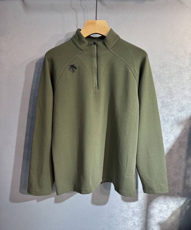 Descente's new 2025 Spring/Summer collection features a stylish, casual, stand-