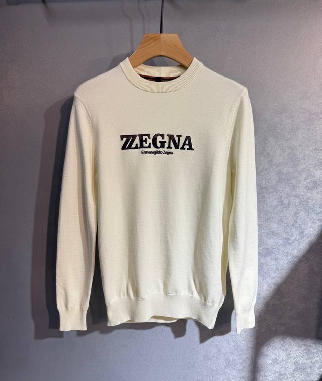 Egna's simple autumn/winter wool sweater is a top-quality, versatile, and stylis