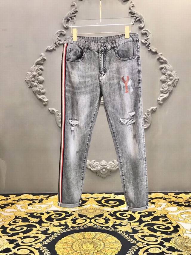 Gucci's latest high-end, custom-made jeans are minimalist, creating a refreshing