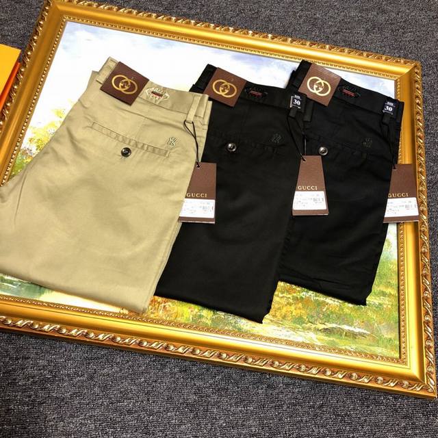 Gucci, a leading fashion brand, presents high-end casual pants. Their fashionabl