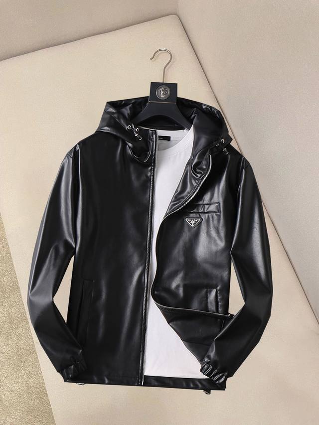 Prada's new 2025 Spring/Autumn leather jacket, a runway-fresh item, is in impec