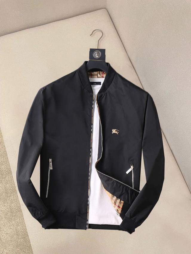 Burberry's new 2025 Spring/Autumn jacket, a runway-fresh item in immaculate con