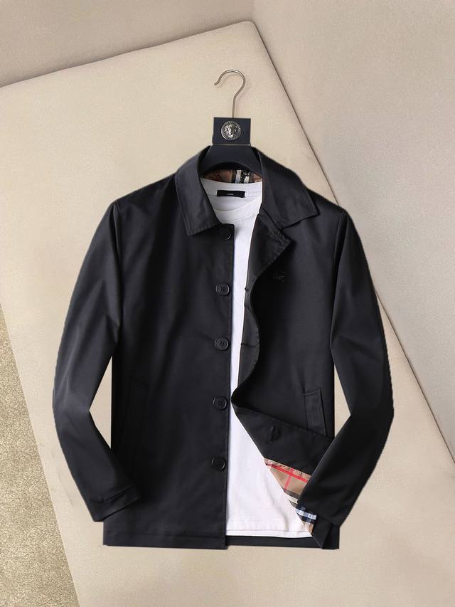 Burberry's new 2025 Spring/Autumn jacket, a runway-fresh item in immaculate con