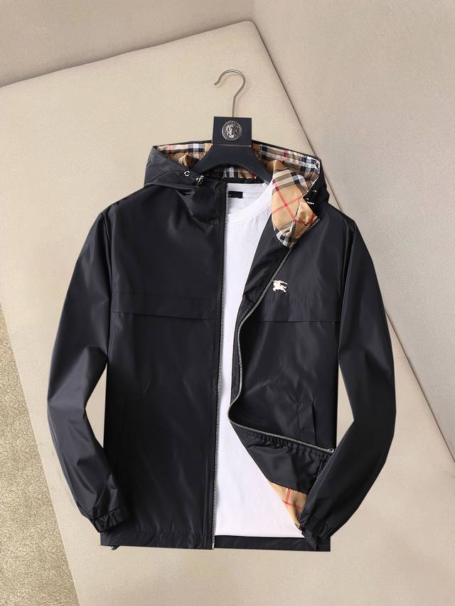 Burberry's new 2025 Spring/Autumn jacket, a runway-fresh item in immaculate con