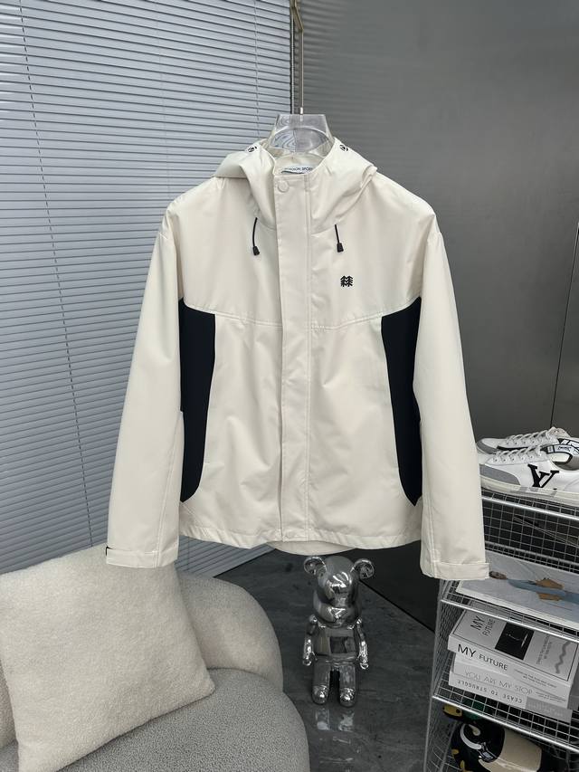 Kolon Sport is a new original men's jacket specially supplied for outdoor use. I