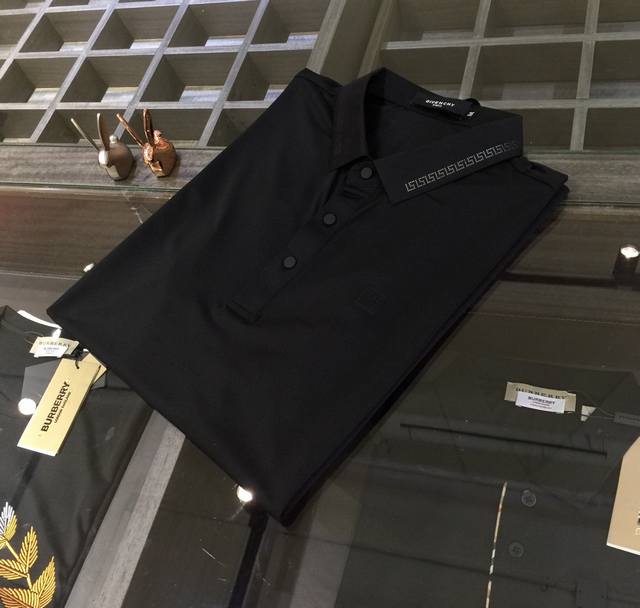 Gvc Givenchy Aw, a luxury brand that exudes aristocratic elegance with its minim