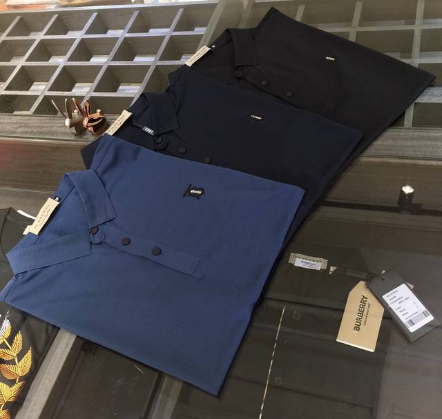 Bur*Berry Aw, a luxury brand that embodies the aristocratic temperament of a gen