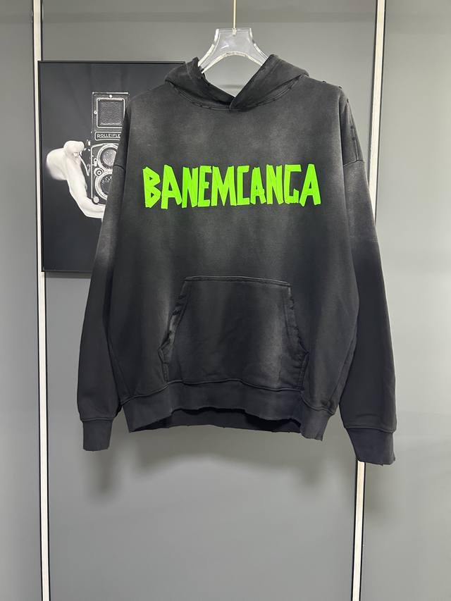 2025 Autumn/Winter Balenciaga washed and distressed green 3D offset printed logo