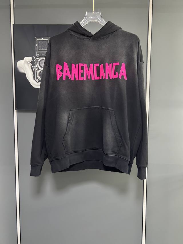 2025 Autumn/Winter Balenciaga washed and distressed pink 3D offset printed logo