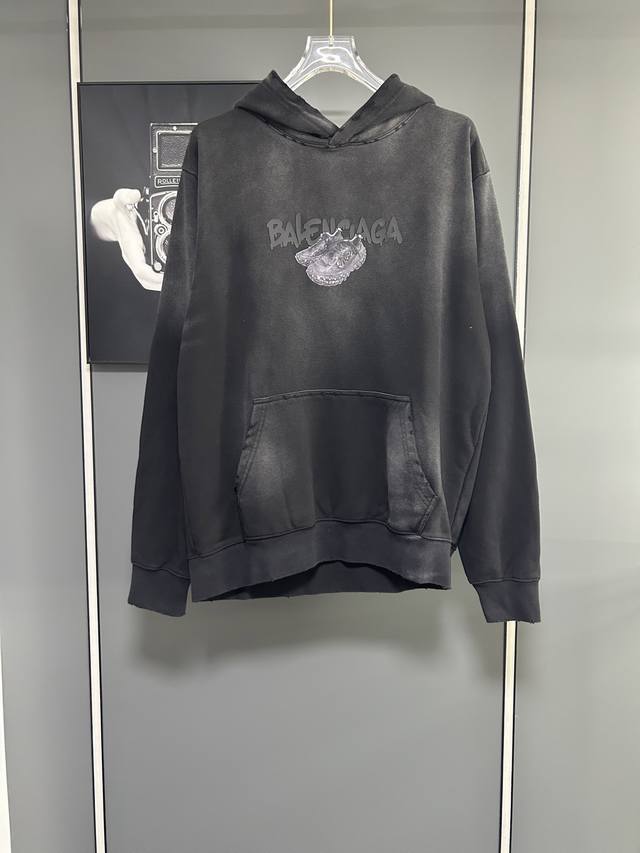 2025 Autumn/Winter Balenciaga washed and distressed silver 3D offset printed log