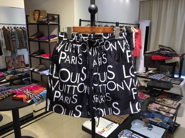 Lv Louis Vuitton Ss new arrival, latest counter model beach shorts. Imported hig
