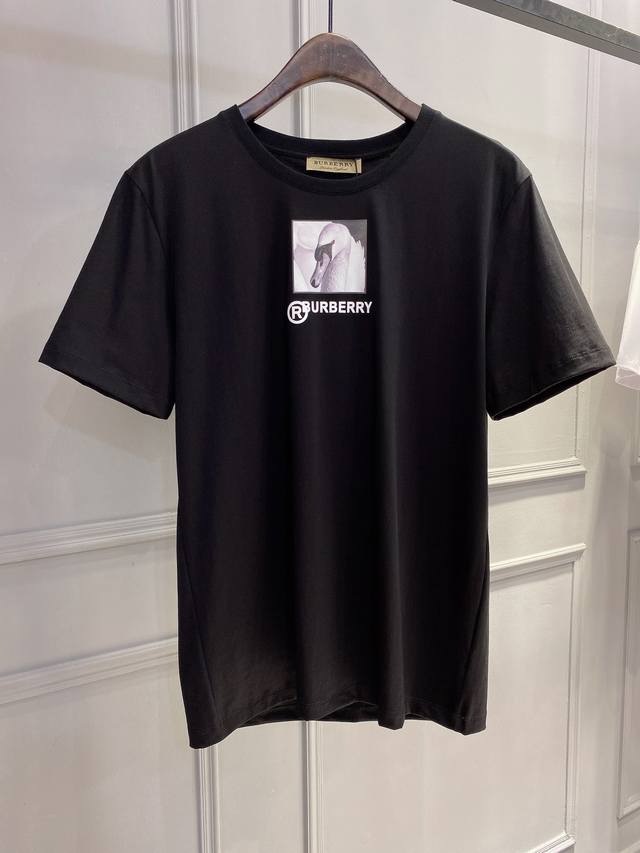 Burberry's latest spring/summer short-sleeved T-shirt. Limited edition, availab