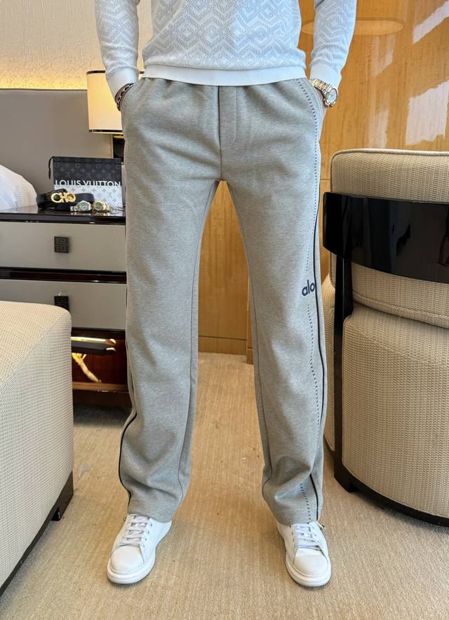 Alo's Autumn/Winter 2025 hot-selling casual pants are a must-have this season. T