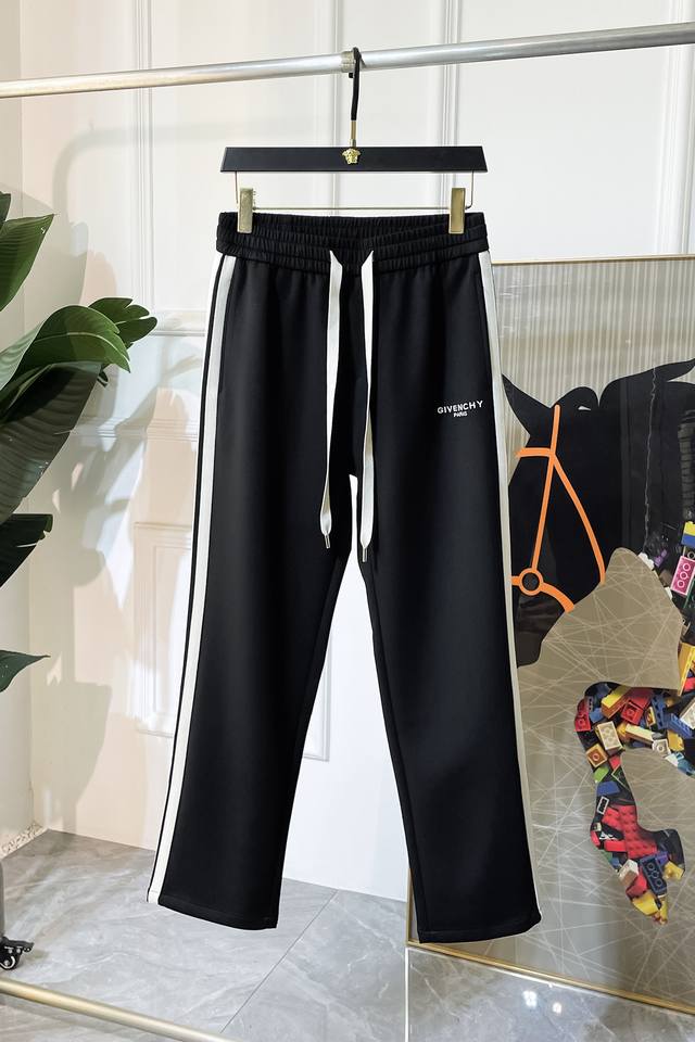 Givenchy's Autumn/Winter 2025 hot-selling casual pants are a must-have this sea