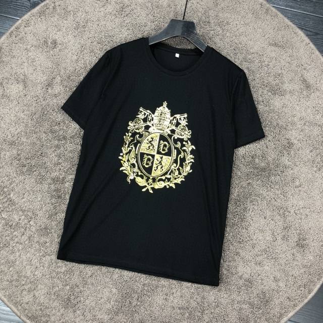 Versace's gold Tussauds print short-sleeved T-shirt is custom-made from imported