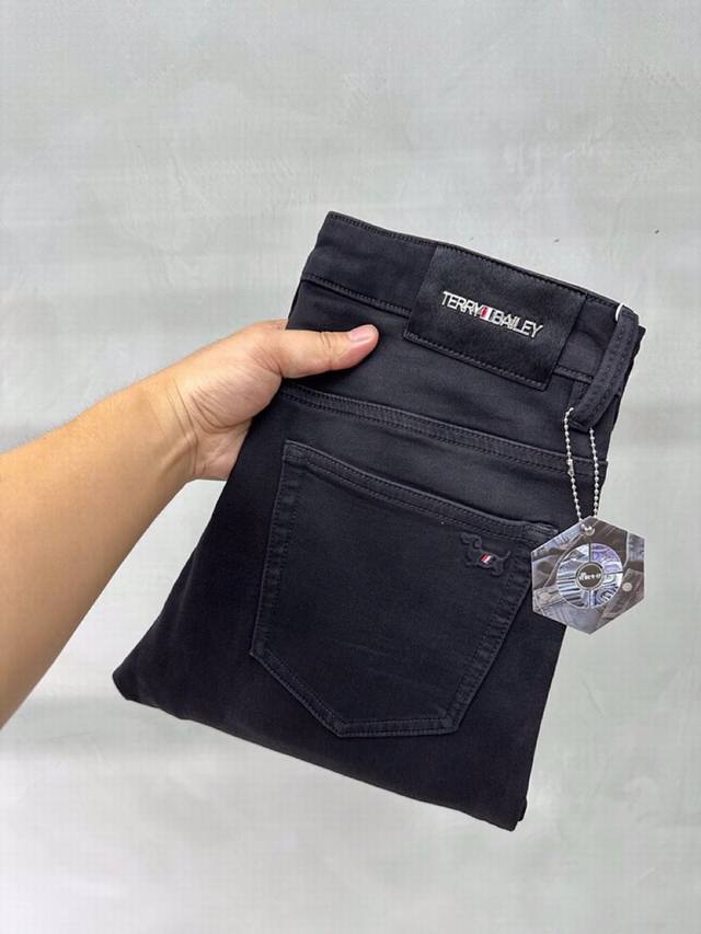 Tom Long's 2025 new stylish, high-quality color-lock jeans collection. These are