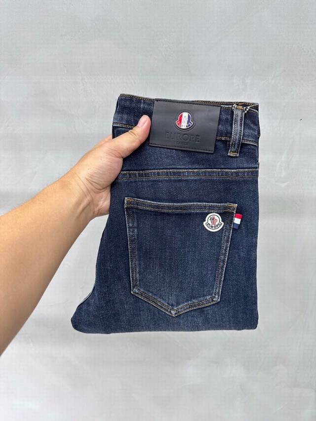 Meng*'s 2025 new stylish, high-quality color-lock jeans collection. These are t