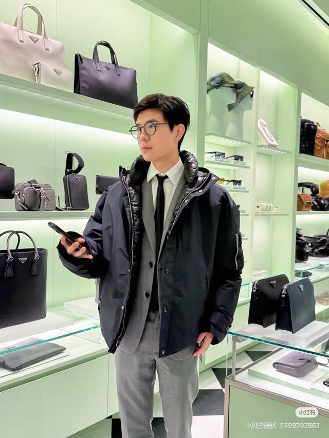 Prada Li Xian's removable armband. Official website price: 45000. Filling: 320g