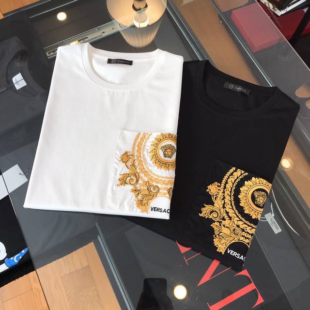 Versace# Versace's new spring/summer 2020 short-sleeved collection, an Italian c
