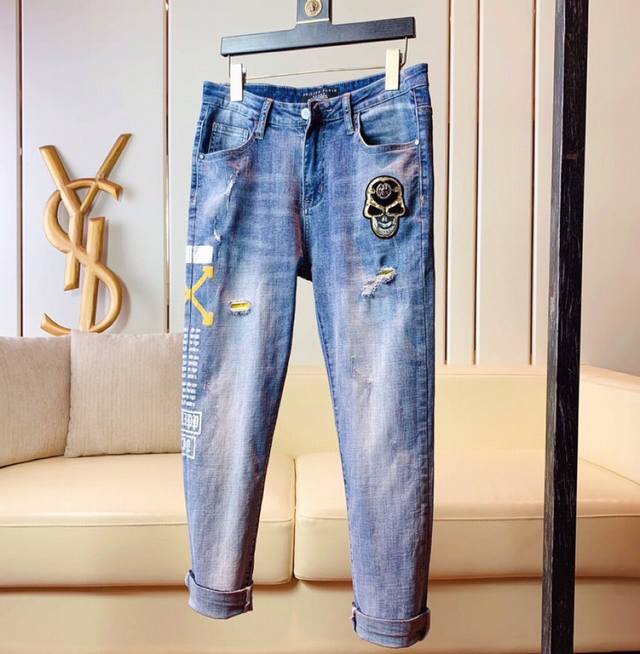 Qp Fashionable, high-end, custom-made jeans create a refreshingly modern stay wi