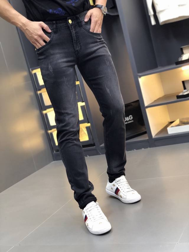 Versace. New spring/summer men's jeans in slightly stretchy fabric, exclusively