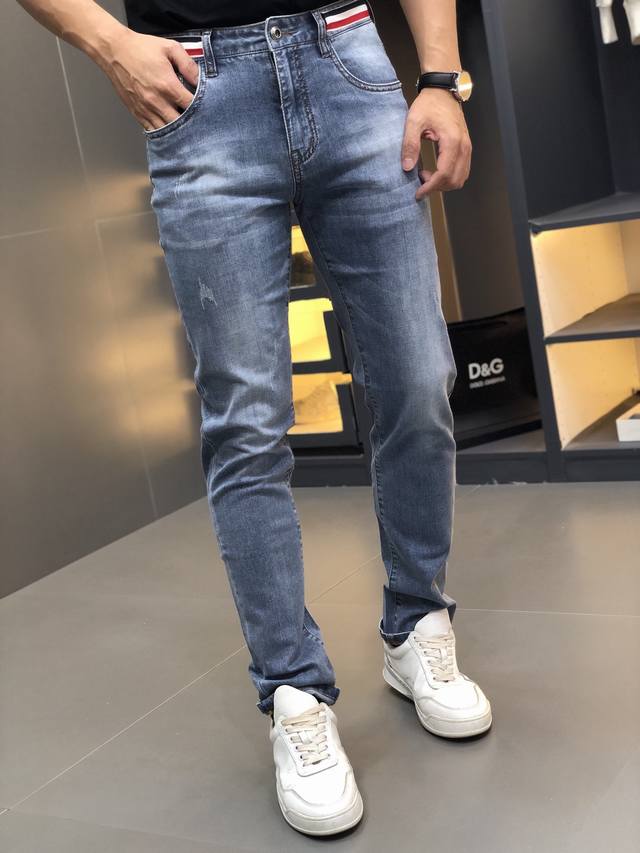 Tb. New spring/summer men's jeans with slightly stretchy fabric, exclusively ava