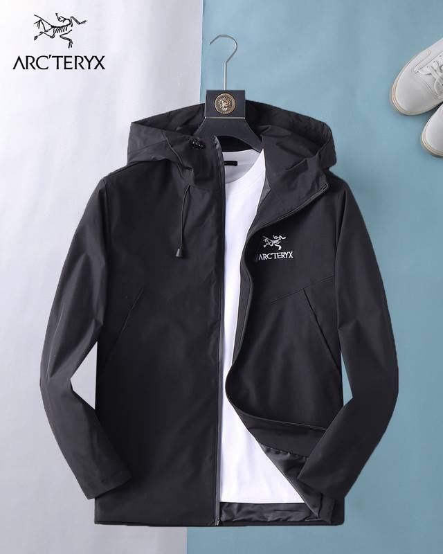 Arc'teryx's high-quality, stylish, casual hooded jacket for spring 2025. Made o
