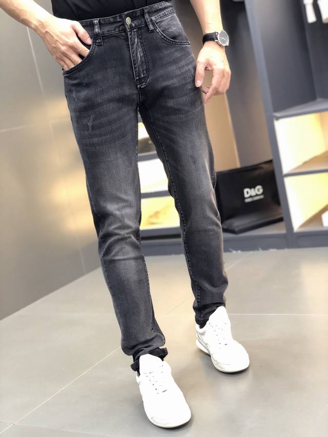 Burberry. New spring/summer men's jeans in slightly stretchy fabric, exclusivel