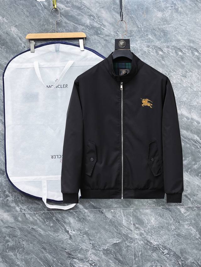 Burberry's high-quality, fashionable, casual hooded jacket for fall 2025. Made