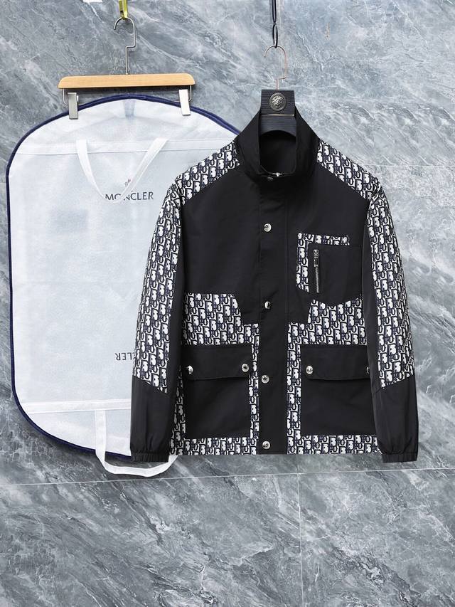 Dior's high-quality, fashionable, casual hooded jacket for fall 2025. Made from