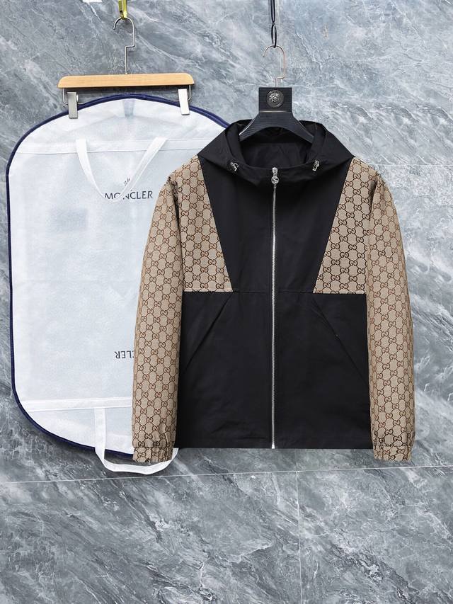 Gucci's high-quality, fashionable, casual hooded jacket for fall 2025. Made fro