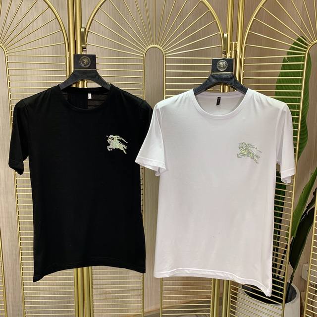 Burberry's latest hit short-sleeved T-shirt. Available exclusively at Burberry