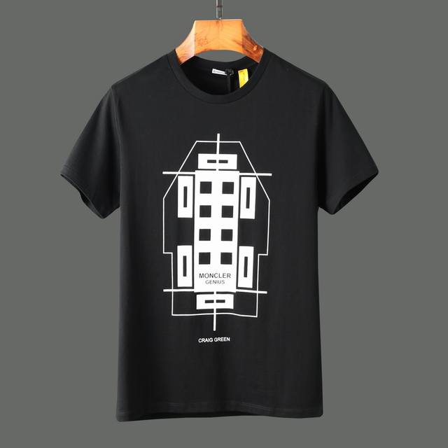 New round-neck short-sleeved T-shirts are now available on Moncler's official w