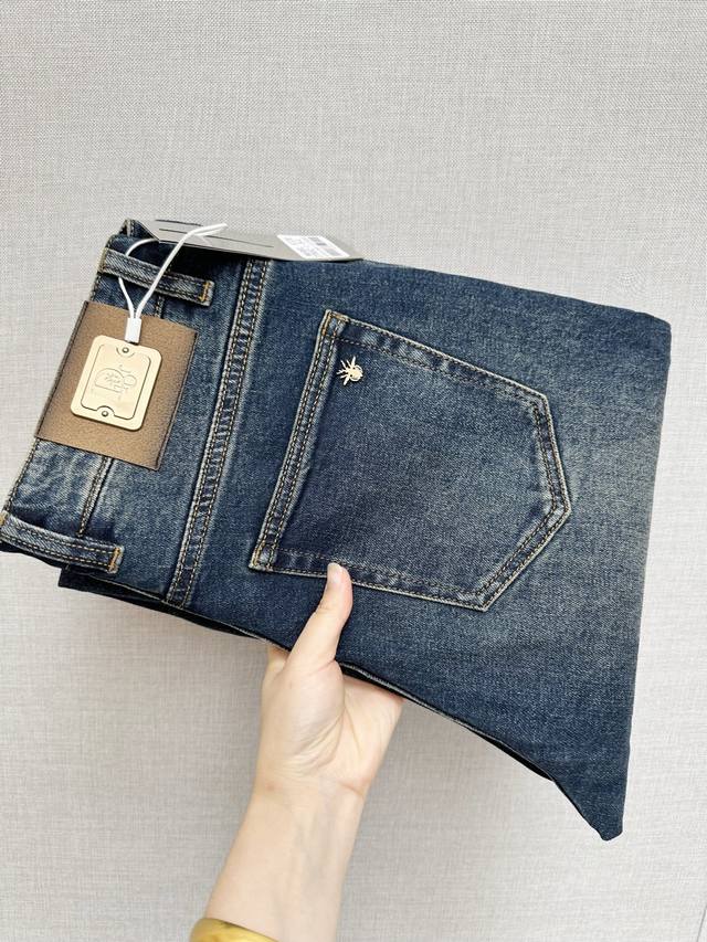 Available simultaneously on Dior's official website and counters. This is a gen