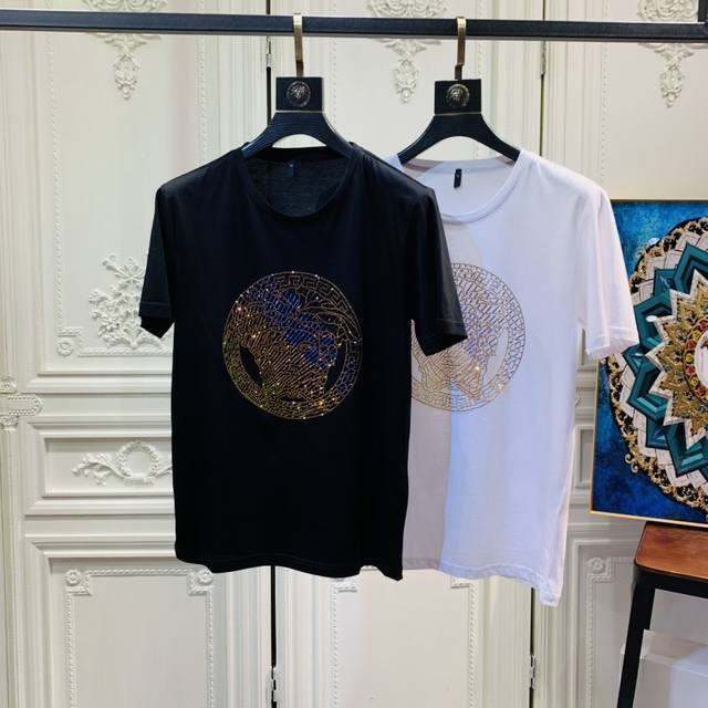 Versace's early spring official website synchronized new models for sale first