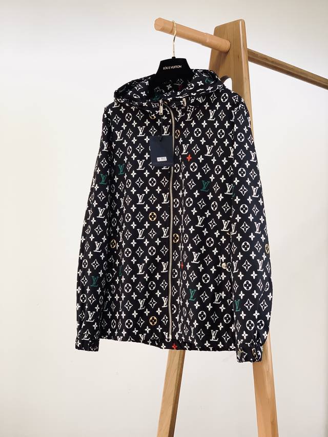 Louisvuitton 2025 Early Fall New Arrival Printed Hooded Jacket, featuring a vari