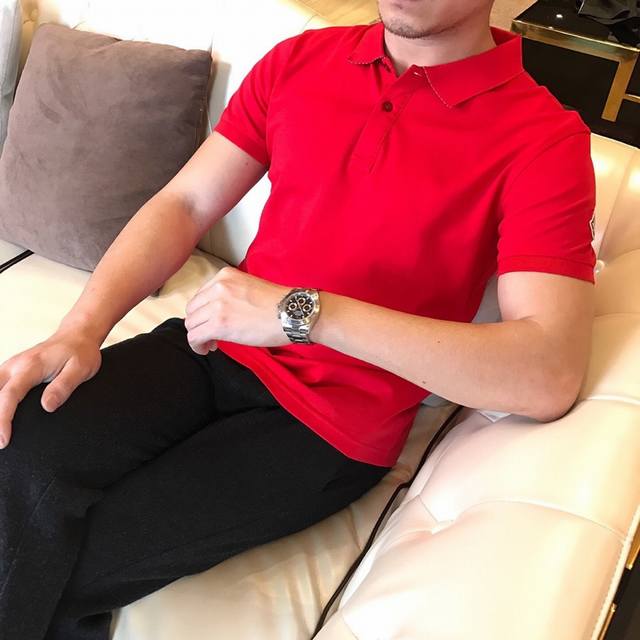 Original Moncler red, a must-have for the year of the zodiac, supports counter