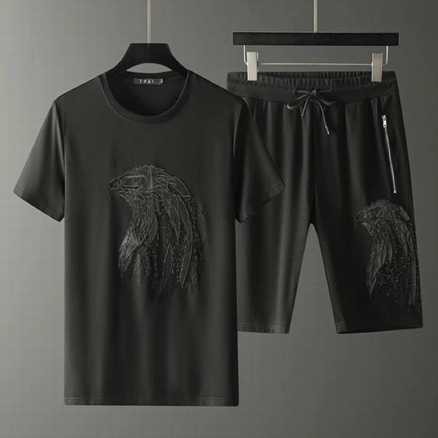 This is the same style as the official Armani website. This world-renowned luxu