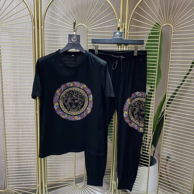 Versace 2680's official website offers the latest spring and summer casual shor