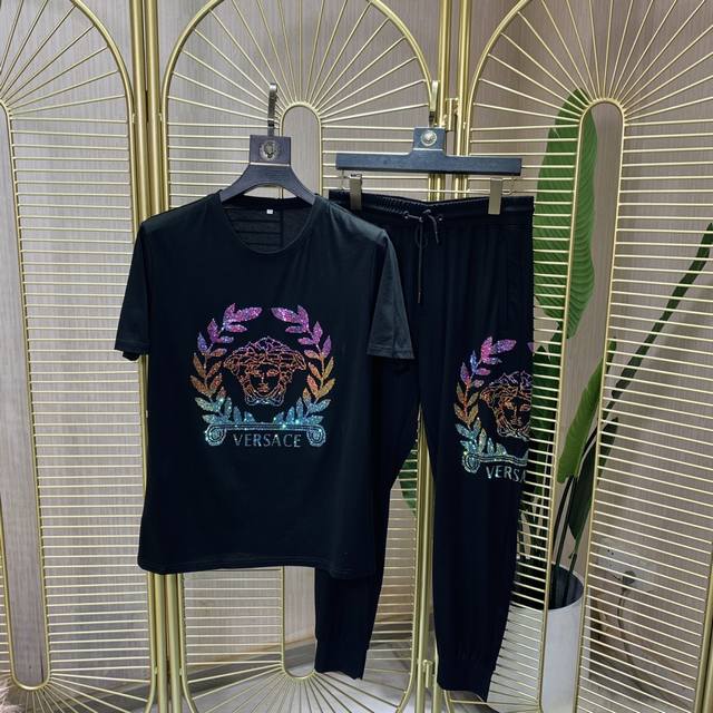 Versace 2680's official website offers the latest spring and summer casual shor