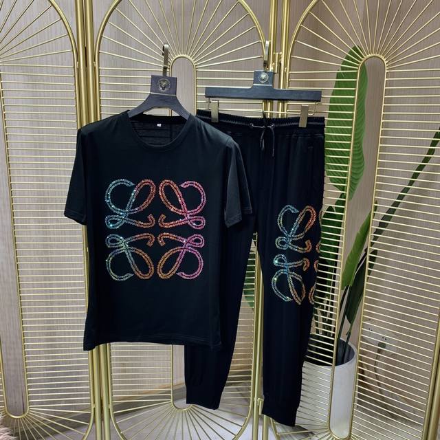 Loewe 2680's official website offers the latest spring and summer casual short-s