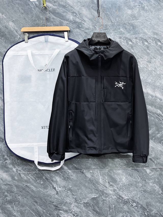Arc'teryx's new men's jacket for fall 2025, a high-end model! Custom-made fabri