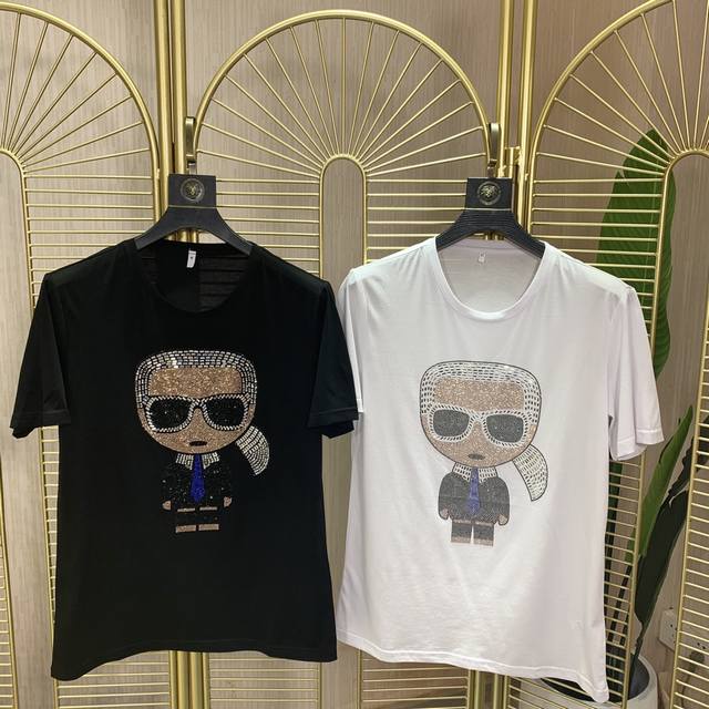 Fendi. This year's latest hot-selling short-sleeved T-shirt. Available exclusive
