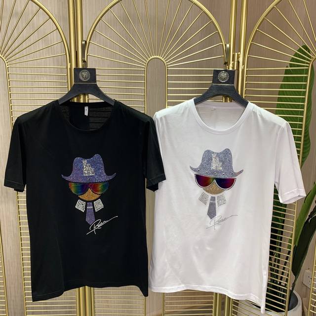 Fendi. This year's latest hot-selling short-sleeved T-shirt. Available exclusive