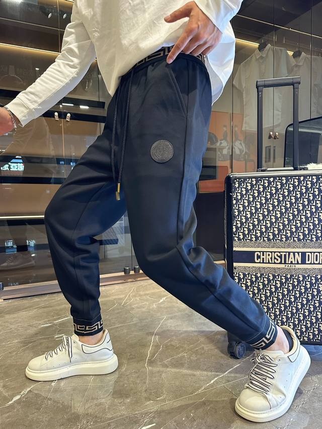 Versace's new Autumn/Winter 2025 casual pants! Available now on the official we