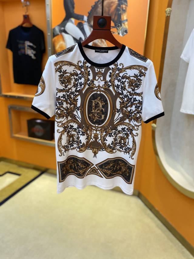Dolce & Gabbana: The latest spring/summer round-neck short-sleeved T-shirts from