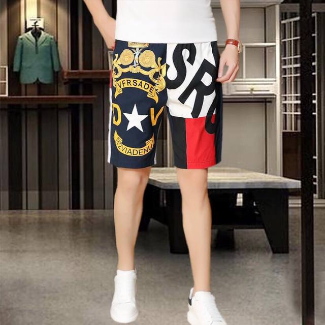 Versace's new summer collection features popular shorts on the official website,