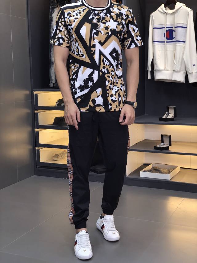 D&G. This year's latest hot-selling short-sleeved T-shirt. Available in store, t