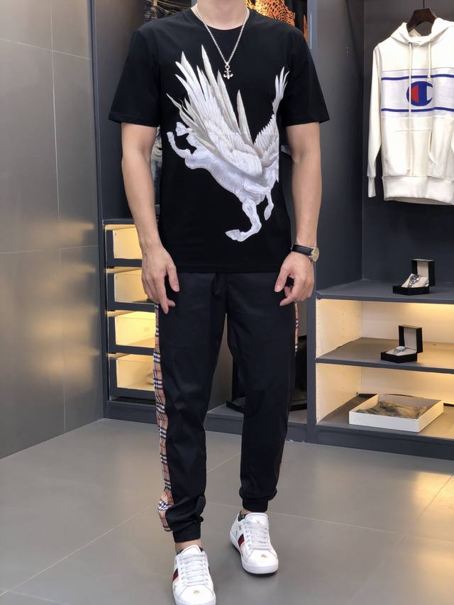 Givenchy. This year's latest hit short-sleeved T-shirt. Available in stores, th